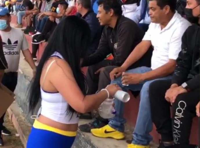 Reportan partido de futbol sin medidas de prevención y venta de alcohol en Atlixco 